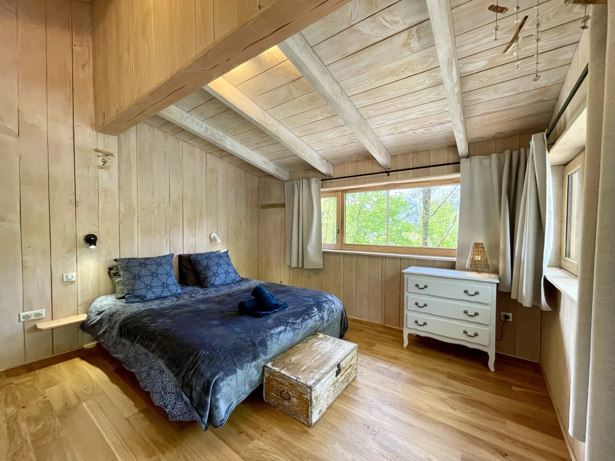 Private bathroom of the first suite at Lalalandes